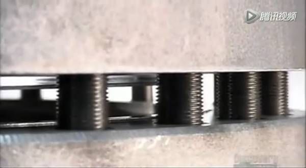 比人還大的大型閥門(mén)是怎么制造出來(lái)的？-