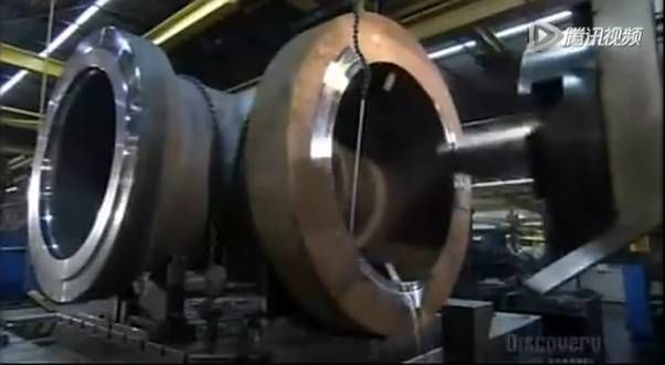 比人還大的大型閥門(mén)是怎么制造出來(lái)的？-