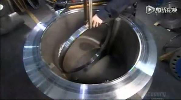 比人還大的大型閥門(mén)是怎么制造出來(lái)的？-